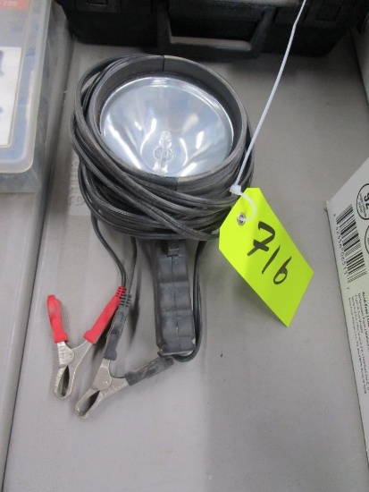 Spotlight, Hooks upto Battery