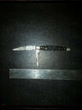 Double blade with faux wood handle