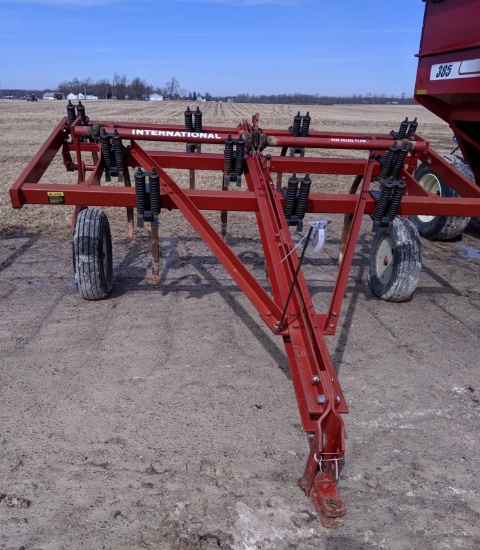 CASE IH 55, 10 SHANK CHISEL