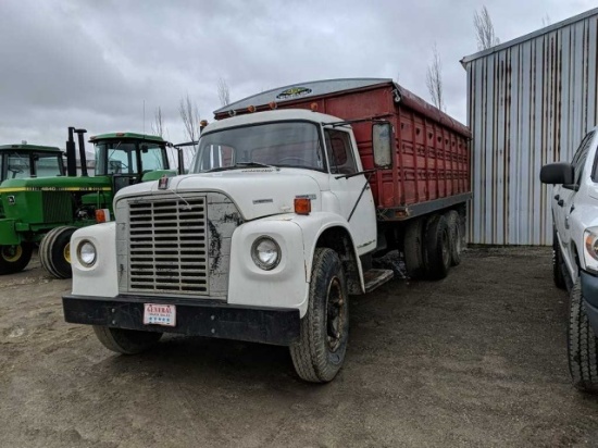 1972 INTERNATIONAL LOAD STAR 1600, 475 BU, DUAL HOIST