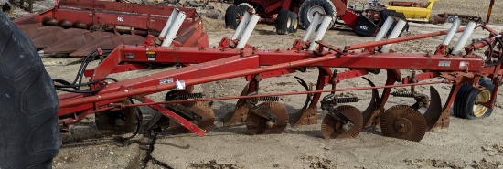 IH 720 5 BOTTOM PLOW, SPRING RESET