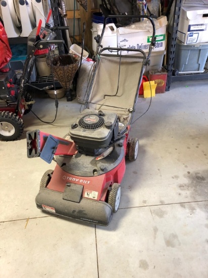 TROY BUILT LAWN VACUUM/CHIPPER