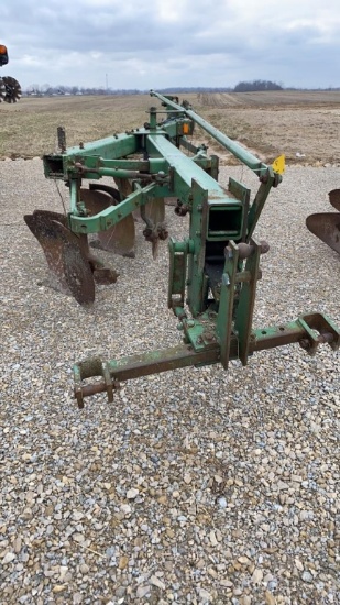 J.D. 4 BOTTOM PLOW