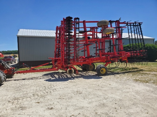 Sunflower 6333 Soil Finisher, 31 Ft., Rear Hitch and Hydraulics, 6 Bar Harrow, Blades 19”