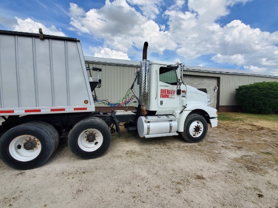 2002 IH 9200 Day Cab Semi Tandem Duals, Steel Rims, Good Rubber, Air Ride Seat, Cummins N14, Meritor