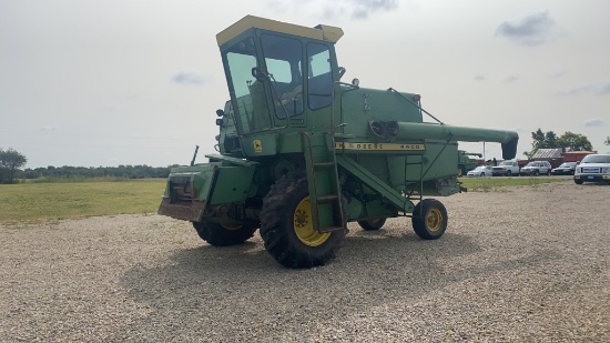 JD 4400 combine