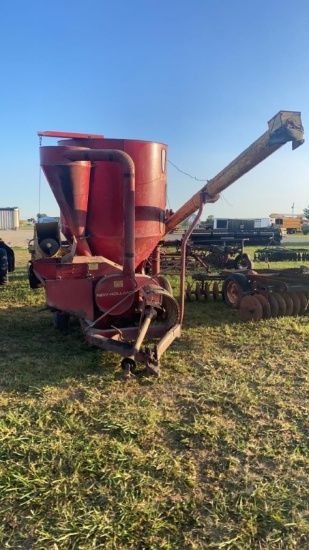 "NH 352 FEED GRINDER