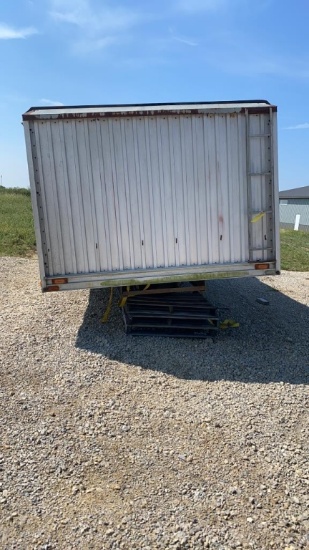 "MIDWEST 18 FT. ALUMINUM GRAIN BED W/ HOIST