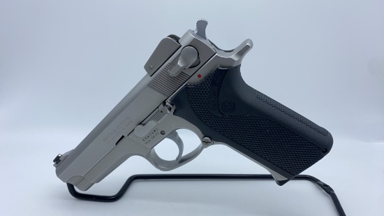 Smith & Wesson Model 5906 Stainless Steel