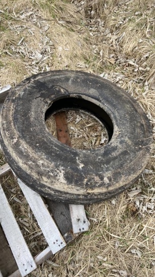 10.00-16 Tire