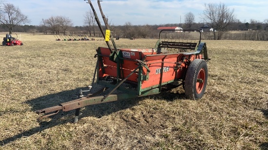New Idea Ground Drive Spreader