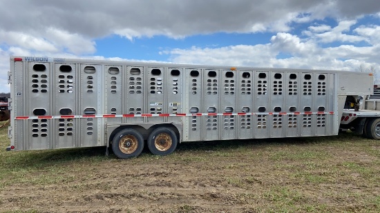 2000 Wilson 32 Ft Aluminum Stock Trailer, 2 Cut Gates, Rollup Rear  Door, Punch Out Sides