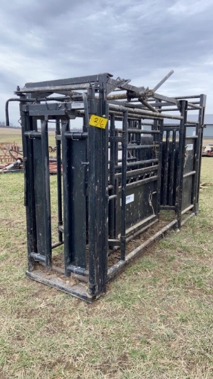 Herdpro Squeeze Cattle Chute with Palpation Cage