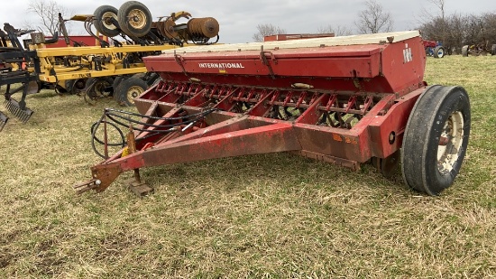 IH 510 Drill, 12 Ft., Grass Seed, 21 Hole
