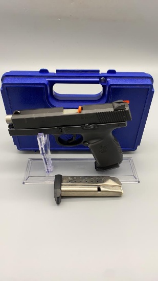 Smith & Wesson, SW9F, 9mm, Pistol w/ Hard Case and