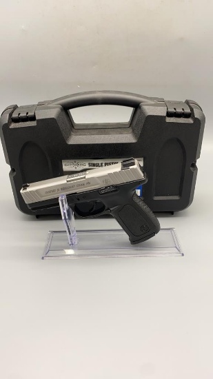 Smith & Wesson, SD40, 40cal, Pistol w/ Hard Case