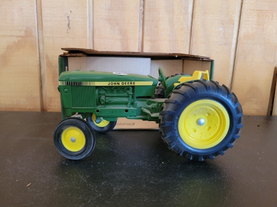 John Deere 1/16th Scale Tractor