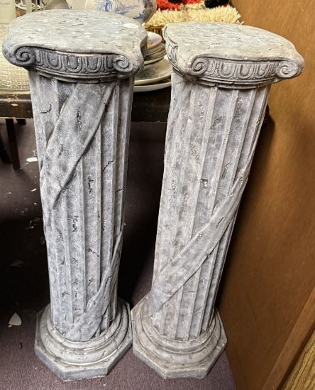 2 decorative indoor columns