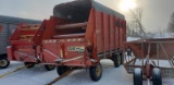 Gehl 920 forage wagon - side unload