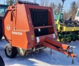 Hesston 5580 round baler