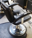 Hydraulic stylist chair