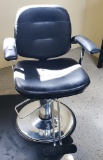Hydraulic stylist chair