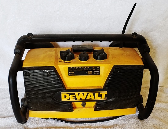 Dewalt radio - uses 18v battery