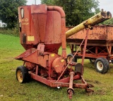 New Holland 352 Feed grinder