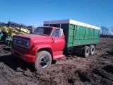 1975 Chevy grain truck Hyd brakes 5 speed with split axle gas motor wood side dump box Year 1975, ha