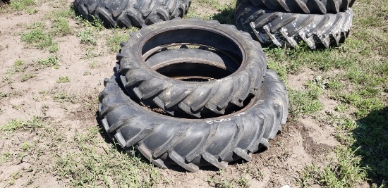 (1) 9.5x32 tire and (1) 12-36 tire