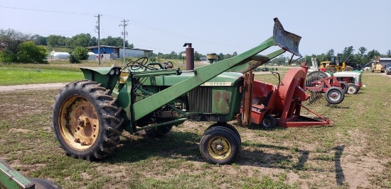 John Deere 3010 Narrow front, front push blade, gas, non running