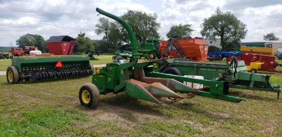 John Deere 3955 pull type chopper 2 row wide corn head