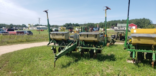 John Deere 7000 4 row corn planter dry fert