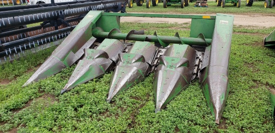 John Deere 443 corn head