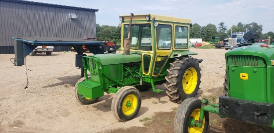 John Deere 2030 tractor 2wd, diesel, JOhn Deere cab, 2 remotes