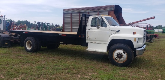 1989 Ford F700 straight truck gas, 5 speed