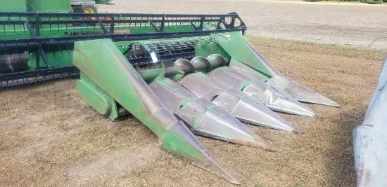 John Deere 443 corn head