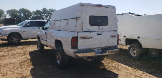 2000 Dodge 2500 4x4, with topper, 200889 miles
