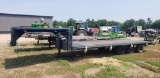 Tri-axle gooseneck trailer