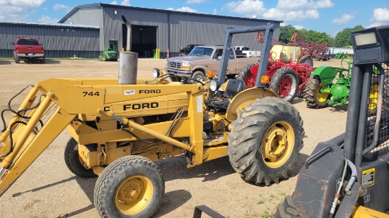 Ford 250C industrial loader tractor