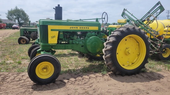 John Deere 720