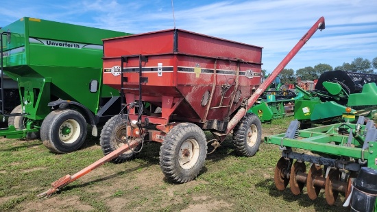 J& M gravity wagon with hydraulic auger