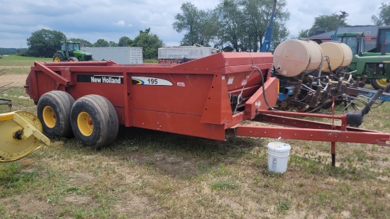 New Holland 195 manure spreader