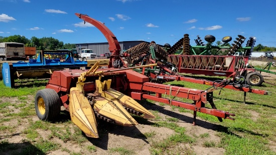 New Holland 900 pull type forage harvester