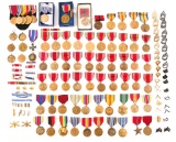 WWII US MEDAL & INSIGNIA LARGE MIXED LOT