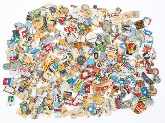 RUSSIAN PINS AND INSIGNIAS LARGE LOT
