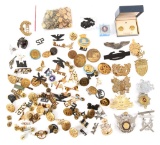 WORLD MILITARY INSIGNIA MIXED LOT