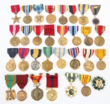 WWII - VIETNAM WAR US ARMED FORCES MEDAL LOT OF 31