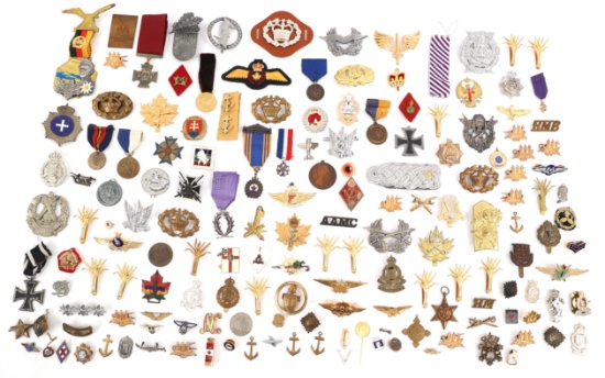 WWI - COLD WAR WORLD MILITARY INSIGNIA LOT