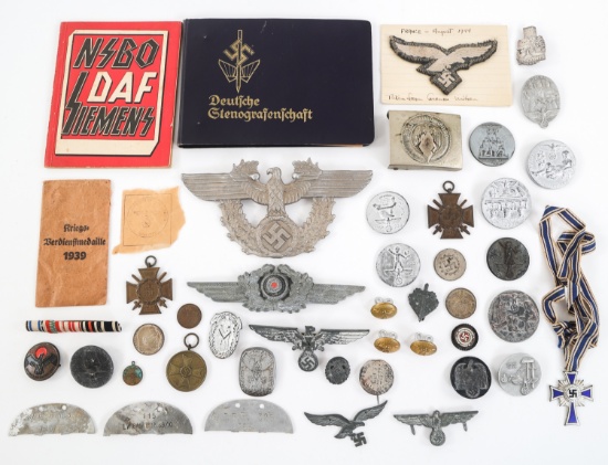 WWII GERMAN BOOKLETS / BADGES / TINNIES & INSIGNIA